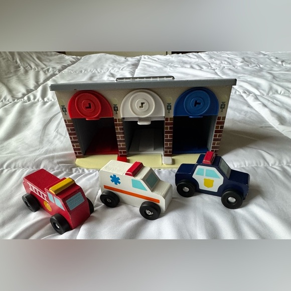 Melissa & Doug Lock & Roll Rescue
Garage - Picture 4 of 14
